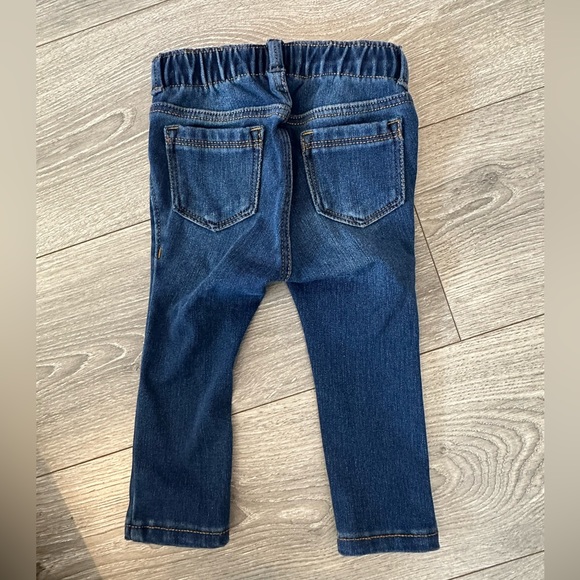 Old navy dark denim baby girl stretchy jeans size 18 to 24 months - Picture 2 of 4